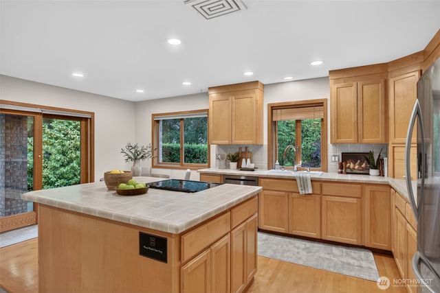 7810 175th Street SW, Edmonds, WA 98026