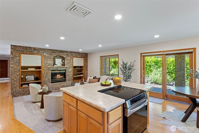 7810 175th Street SW, Edmonds, WA 98026