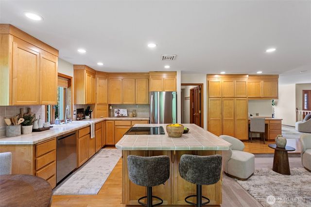 7810 175th Street SW, Edmonds, WA 98026