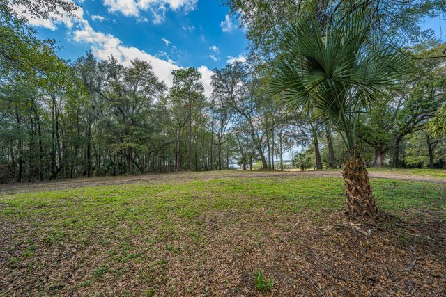 8 Yellow House Road, Charleston, SC 29492