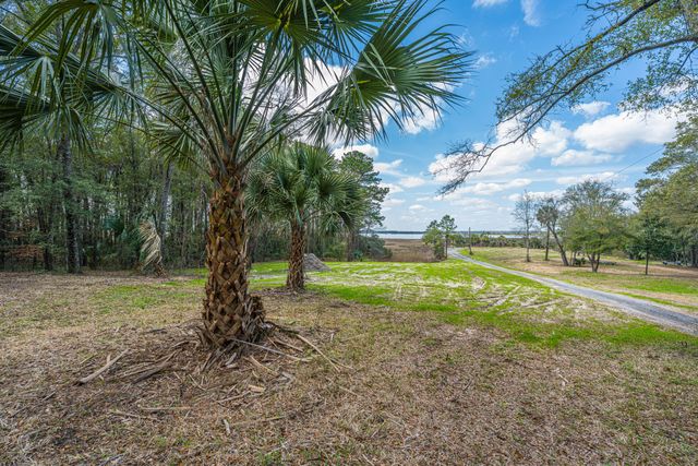 8 Yellow House Road, Charleston, SC 29492