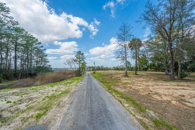 8 Yellow House Road, Charleston, SC 29492