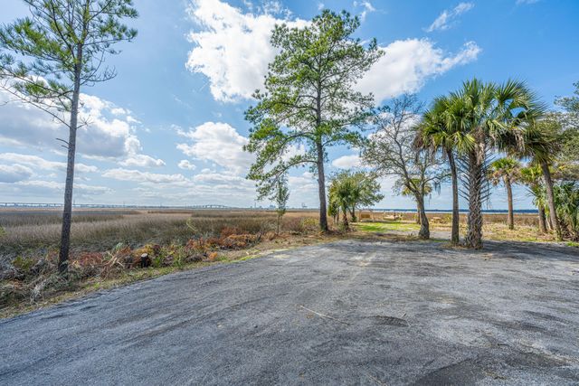 8 Yellow House Road, Charleston, SC 29492