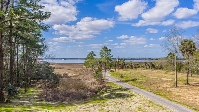 8 Yellow House Road, Charleston, SC 29492
