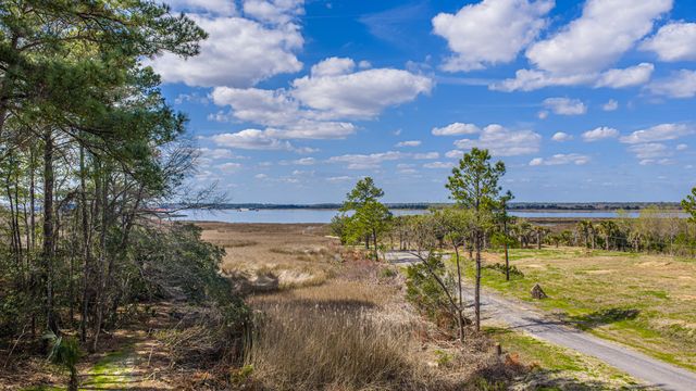 8 Yellow House Road, Charleston, SC 29492