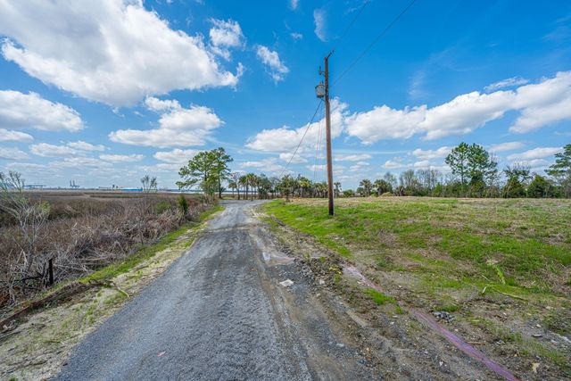 8 Yellow House Road, Charleston, SC 29492
