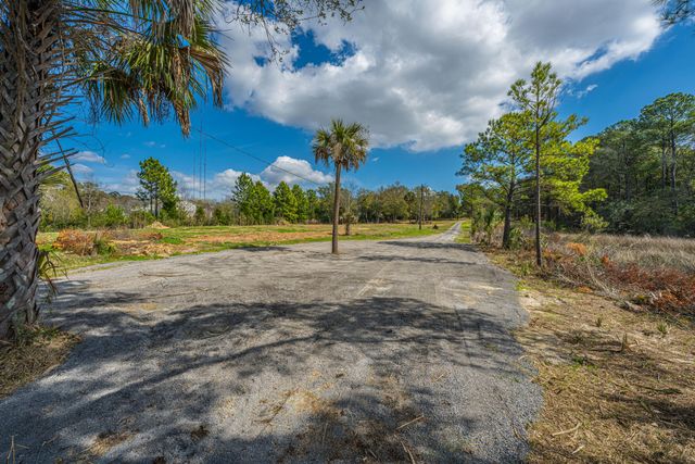 8 Yellow House Road, Charleston, SC 29492