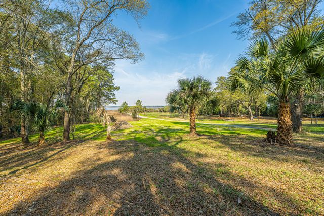 8 Yellow House Road, Charleston, SC 29492