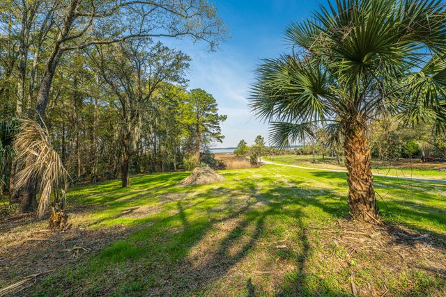 8 Yellow House Road, Charleston, SC 29492