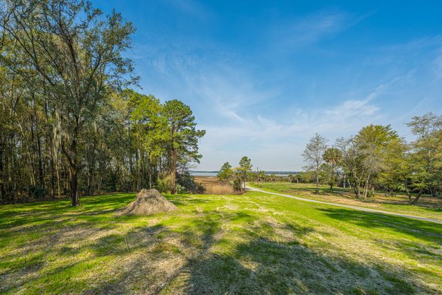 8 Yellow House Road, Charleston, SC 29492
