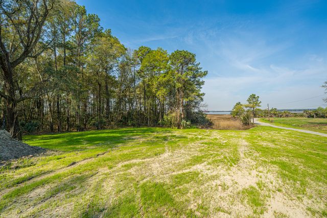 8 Yellow House Road, Charleston, SC 29492