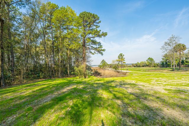 8 Yellow House Road, Charleston, SC 29492