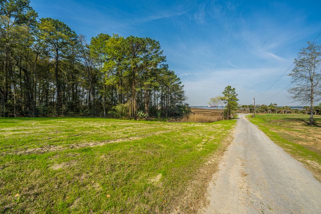 8 Yellow House Road, Charleston, SC 29492