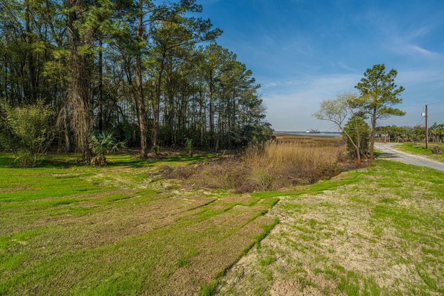 8 Yellow House Road, Charleston, SC 29492