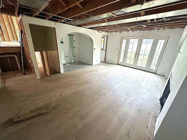 911 Glenbard Road, Glen Ellyn, IL 60137