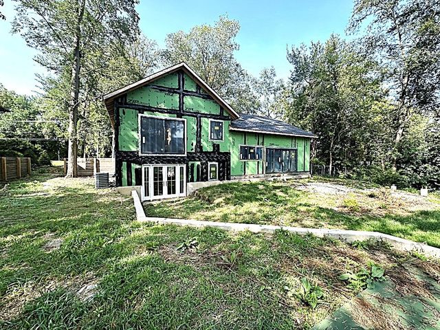 911 Glenbard Road, Glen Ellyn, IL 60137