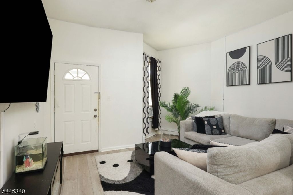 92 Chestnut St, East Orange City, NJ 07018 — photo 5