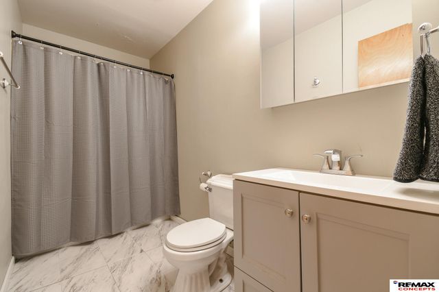 7000 S Wedgewood Drive, Lincoln, NE 68510