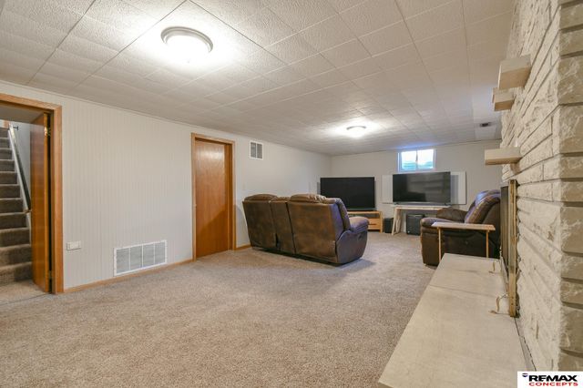 7000 S Wedgewood Drive, Lincoln, NE 68510