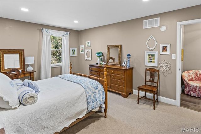 1324 Normandy Drive, Godfrey, IL 62035