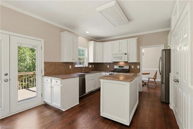 102 Farriers Lane, Jamestown, NC 27282
