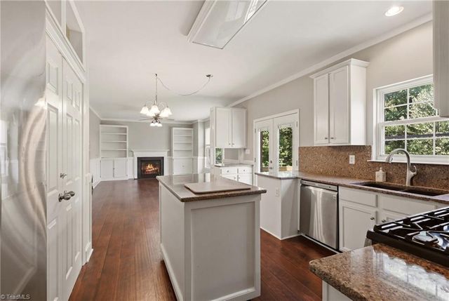 102 Farriers Lane, Jamestown, NC 27282