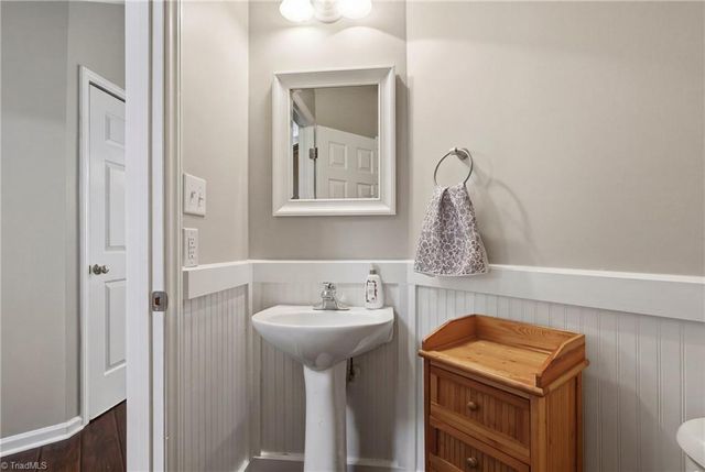 102 Farriers Lane, Jamestown, NC 27282