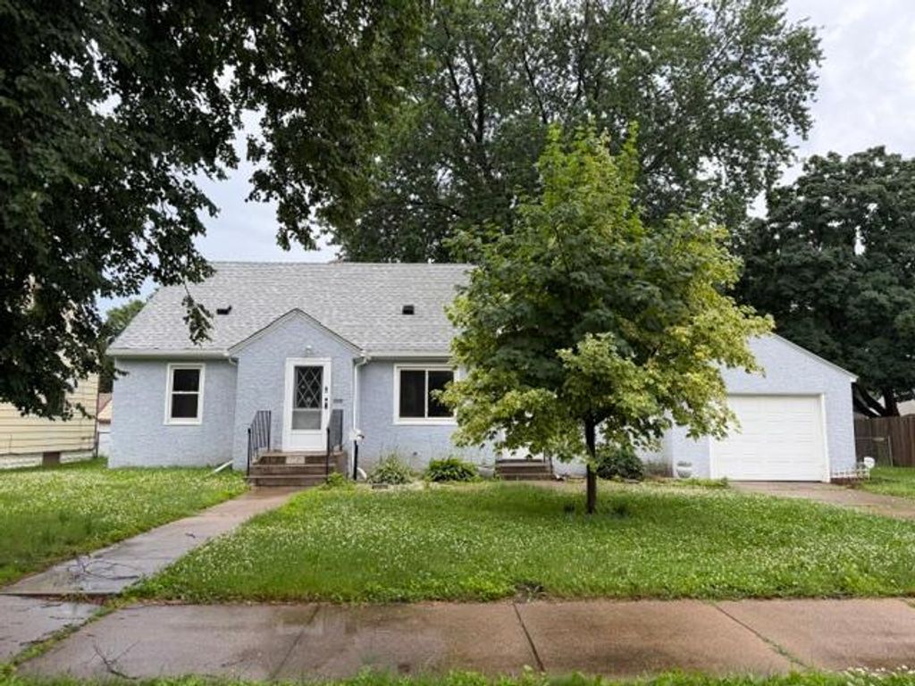 132 Richmond Street E, South Saint Paul, MN 55075