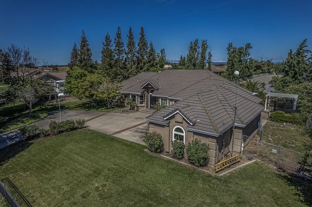 9824 Red Fox Dr, Oakdale, CA 95361