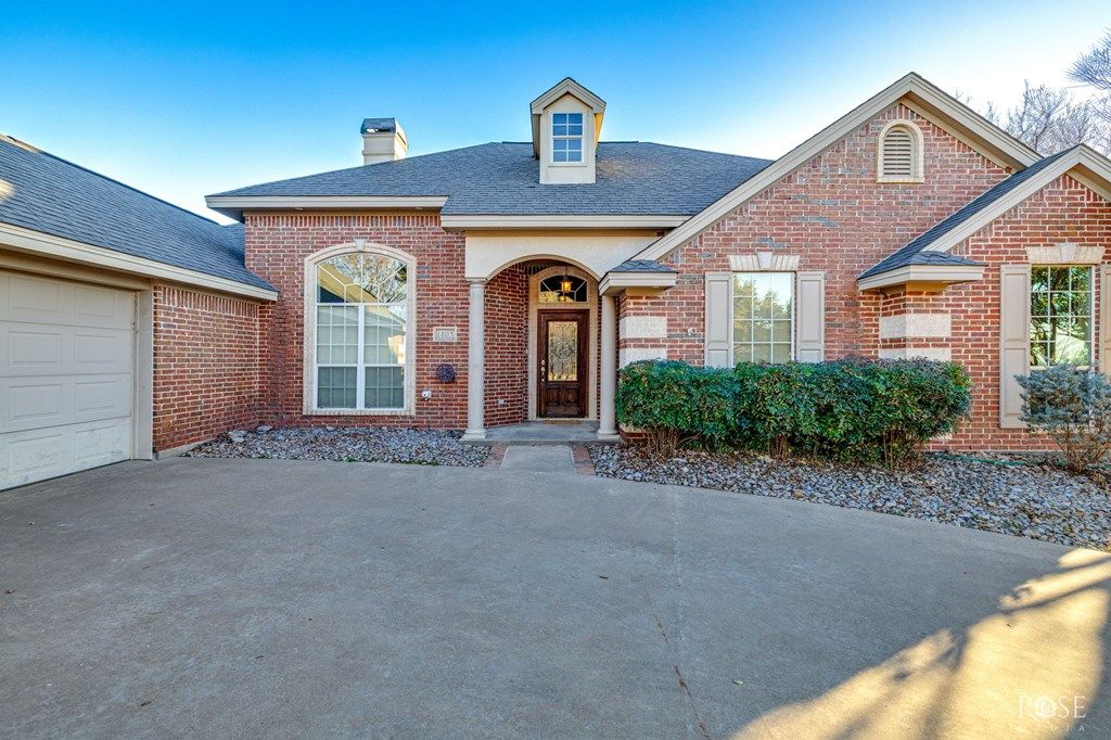 Image 2 of property listing at 1403 S Crossings Court, San Angelo, TX 76904