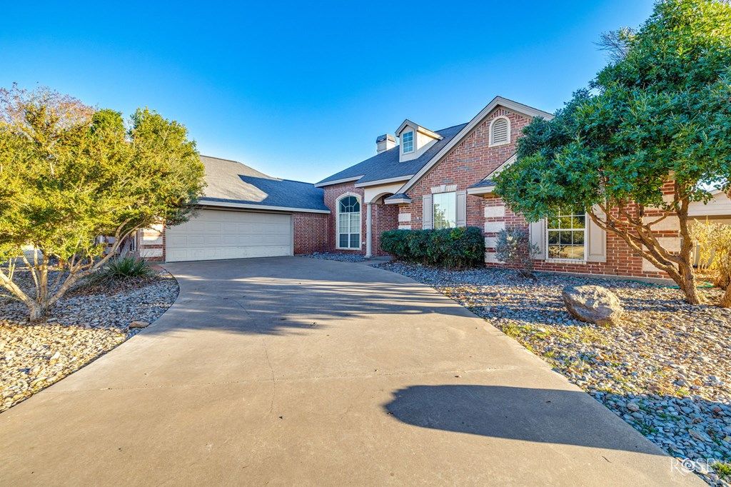 Image 3 of property listing at 1403 S Crossings Court, San Angelo, TX 76904