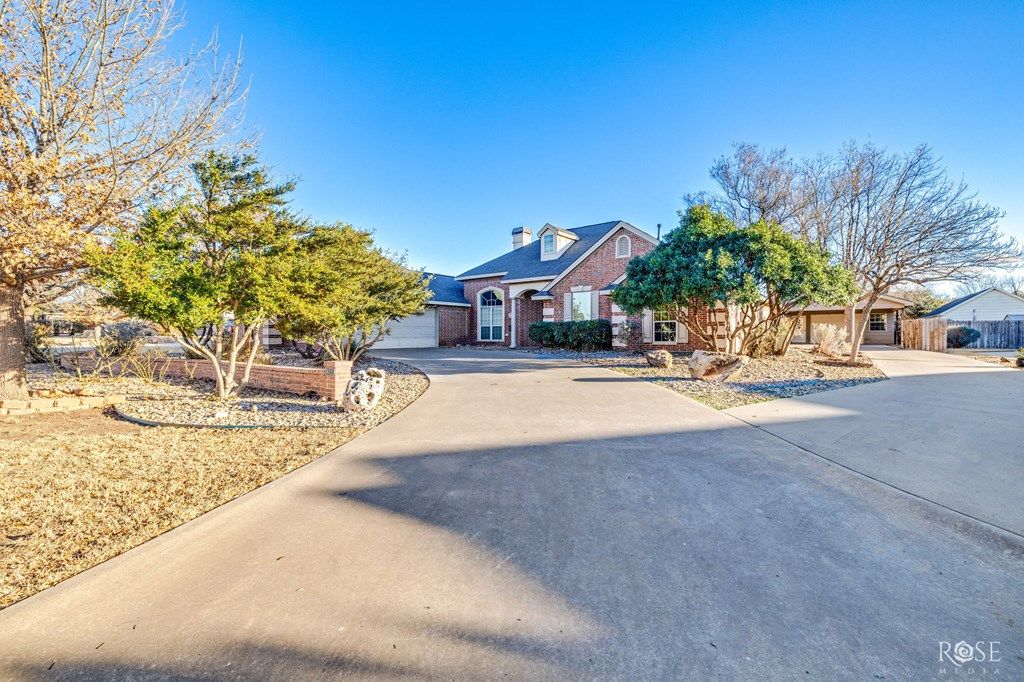 Image 4 of property listing at 1403 S Crossings Court, San Angelo, TX 76904