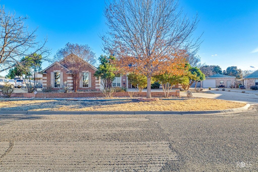 Image 5 of property listing at 1403 S Crossings Court, San Angelo, TX 76904