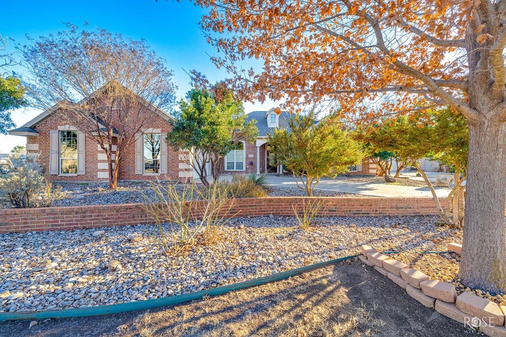 Image 7 of property listing at 1403 S Crossings Court, San Angelo, TX 76904