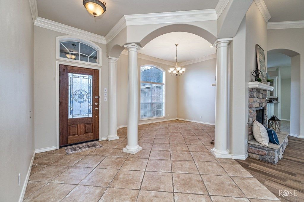 Image 9 of property listing at 1403 S Crossings Court, San Angelo, TX 76904