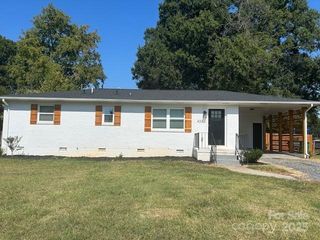 4333 Oak Forest Drive, Charlotte, NC 28215