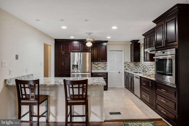 15 EMBASSY DR, Cherry Hill, NJ 08002