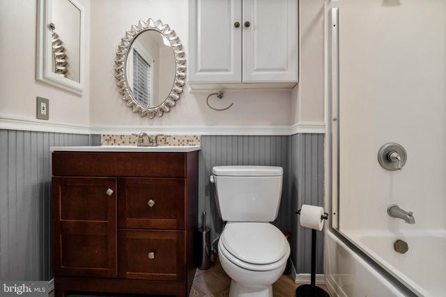 15 EMBASSY DR, Cherry Hill, NJ 08002