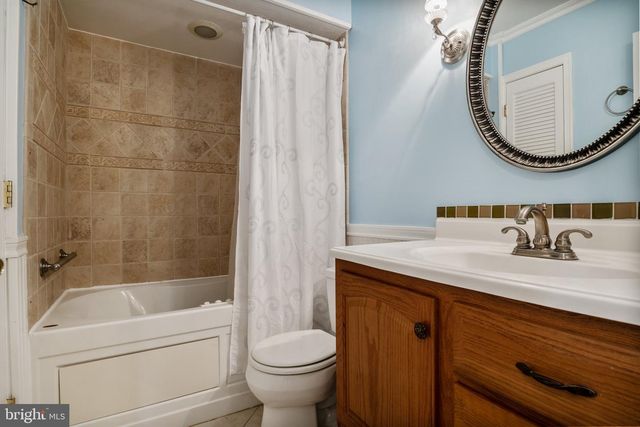 15 EMBASSY DR, Cherry Hill, NJ 08002