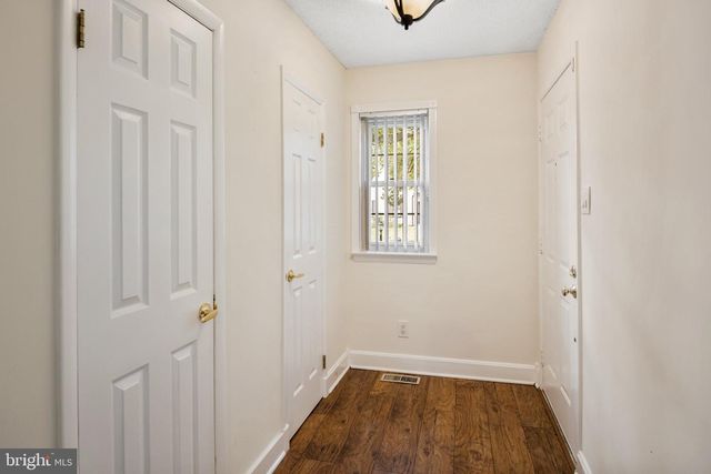 15 EMBASSY DR, Cherry Hill, NJ 08002