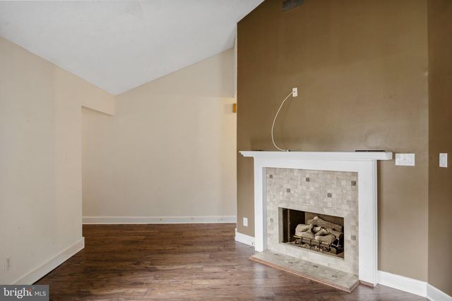 15 EMBASSY DR, Cherry Hill, NJ 08002