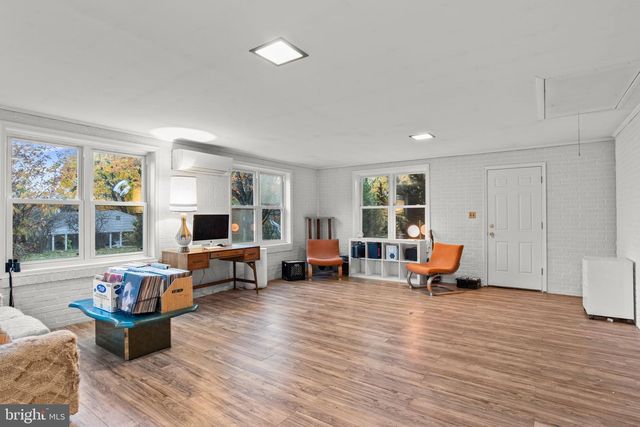 401 VILLAGE RD, Harrisburg, PA 17112