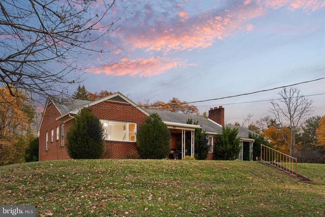 401 VILLAGE RD, Harrisburg, PA 17112