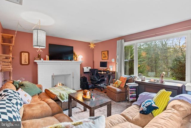 401 VILLAGE RD, Harrisburg, PA 17112