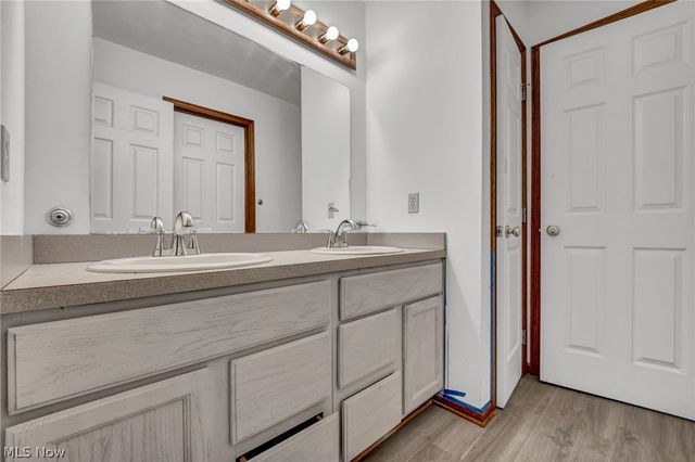 7358 Oakhill Road, Bedford, OH 44146