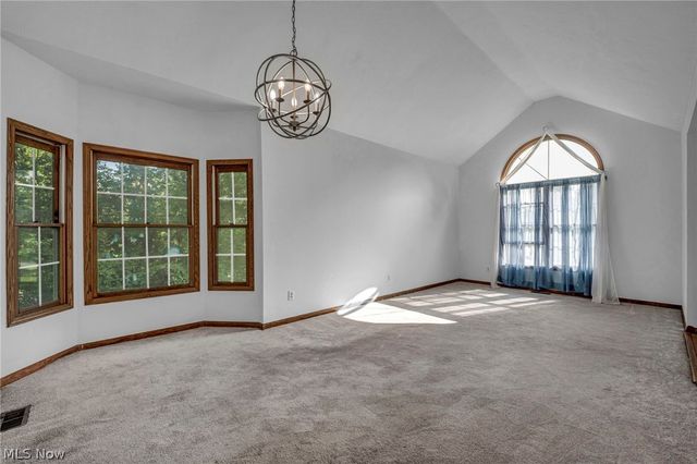 7358 Oakhill Road, Bedford, OH 44146
