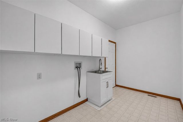 7358 Oakhill Road, Bedford, OH 44146