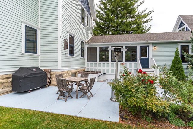 221 10th STREET S, La Crosse, WI 54601