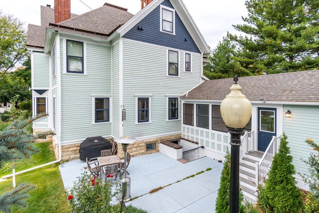 221 10th STREET S, La Crosse, WI 54601