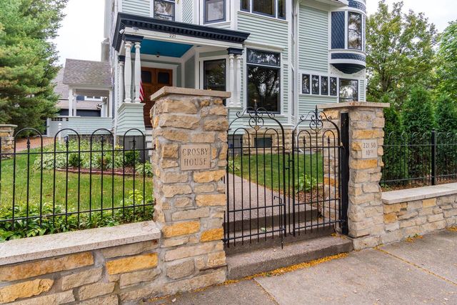 221 10th STREET S, La Crosse, WI 54601
